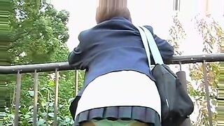 Amatorska azjatycka pupa zostaje uchwycona publicznie na kamerze.