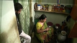 Wanita Bangladesh menikmati seks liar di garasi.
