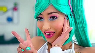 Cosplayer japonesa se corre en juego de pies POV