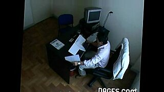 Ketahuan selingkuh dengan hotwife di webcam tersembunyi