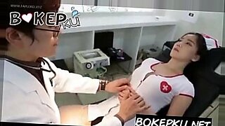Koreaanse artsen genieten van hete gezichtsbehandelingen.