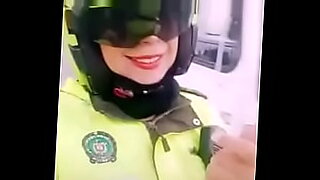 Gli agenti di polizia si concedono del sesso durante il sonno