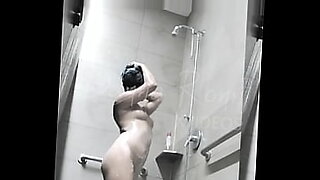 몰래 녹화한 욕실 애널이 카메라에 잡힙니다