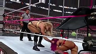 Sasha Banks doświadcza ostrego seksu w WWE.
