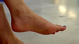 Asian amateur gets foot fetish satisfaction