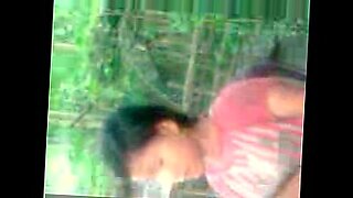 छोटी एशियाई लड़की एक्स-रेटेड वीडियो में जंगली हो जाती है।