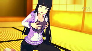Sinnliche Anime-Babe mit aufrechten Brüsten.