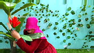 Gwiazdy Bangladeshi TikTok używają filtrów AR do erotycznej zabawy.