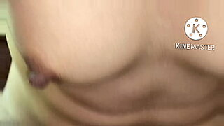 فتاة ديزي ساخنة تظهر بشغف في فيديو جنسي عالي الدقة.