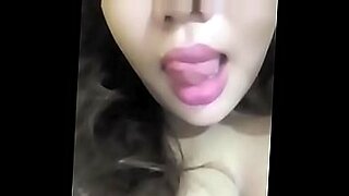 Khmer hottie flaunts her big boobs in a seductive show.