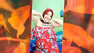 Indonesische Models geben sich sinnlichen Begegnungen hin und erfassen atemberaubende Bilder.