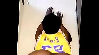 Lakers desfruta de um encontro apaixonado.