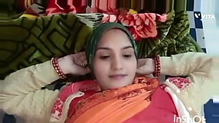 Reshma, een Zuid-Indiase schoonheid, schittert in een hete expliciete video.