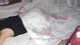 Sức quyến rũ của Jeddah quyến rũ trong một buổi tập nóng bỏng trong phòng ngủ.
